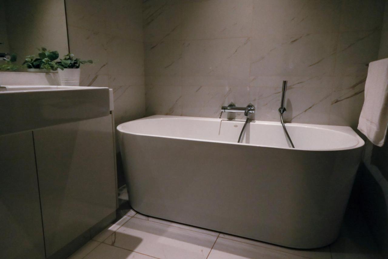 Brand New Water Front Luxury Cinnamon Suites Apartment In Heart Of Colombo City Eksteriør billede