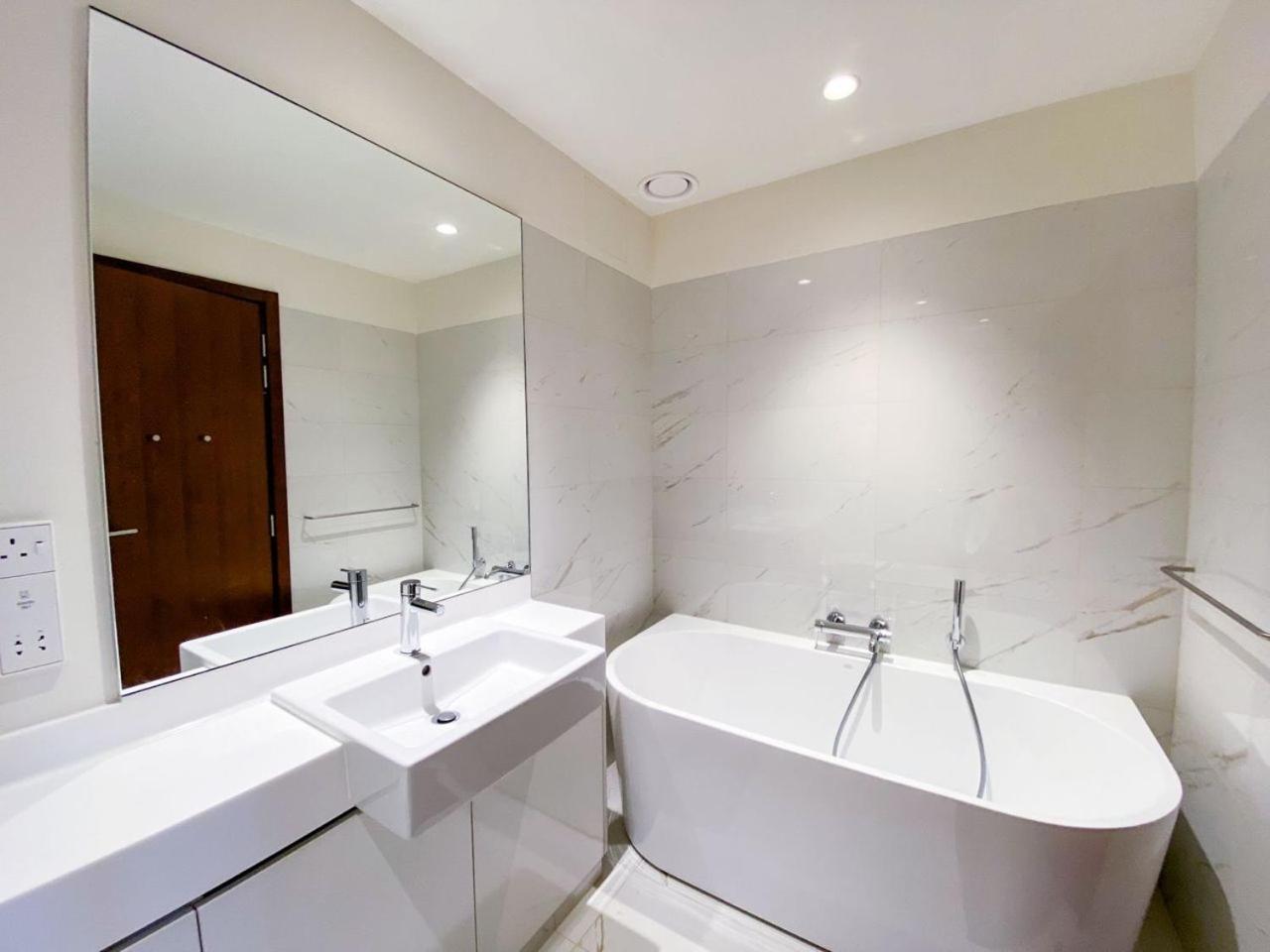 Brand New Water Front Luxury Cinnamon Suites Apartment In Heart Of Colombo City Eksteriør billede
